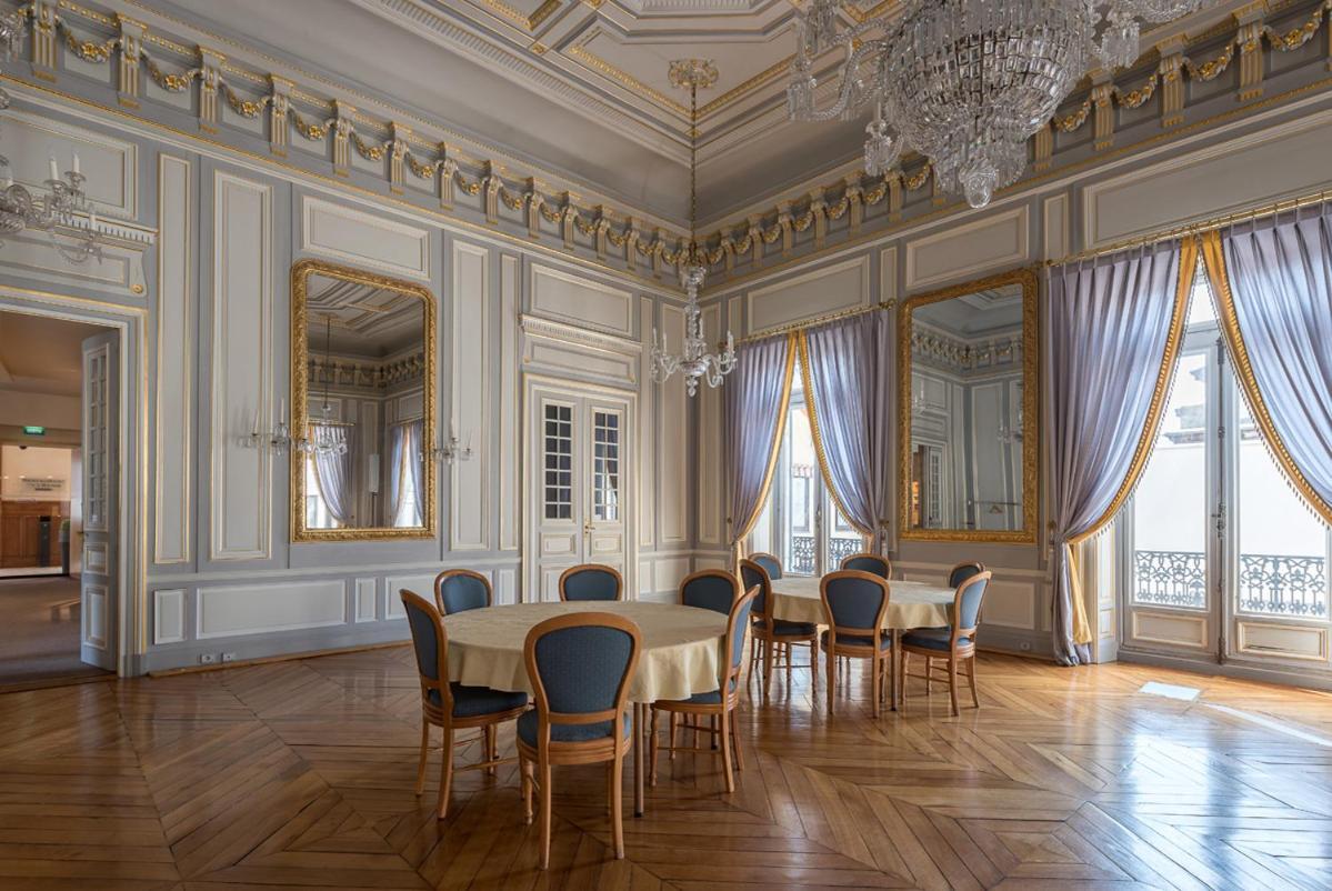 Logis Grand Hotel Des Bains Salins-les-Bains Exterior photo